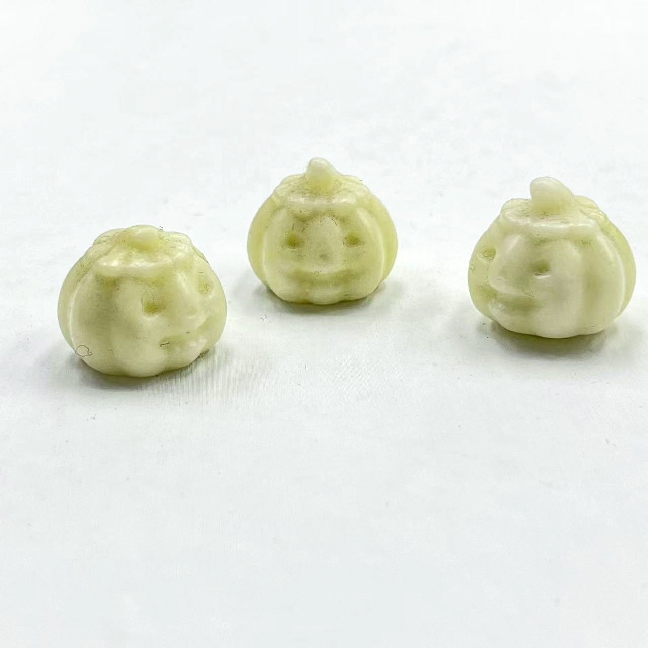 Wholesale Natural Crystal Caved Polished Mini Lemon Jade Crystal Pumpkin Caving For Halloween Gifts