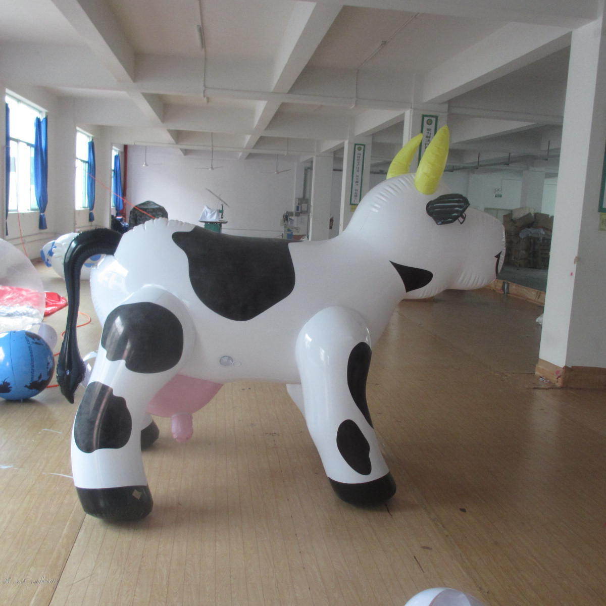 Personalized giant inflatable milk cow / blow up dairy cow for model decoration Toys Sports