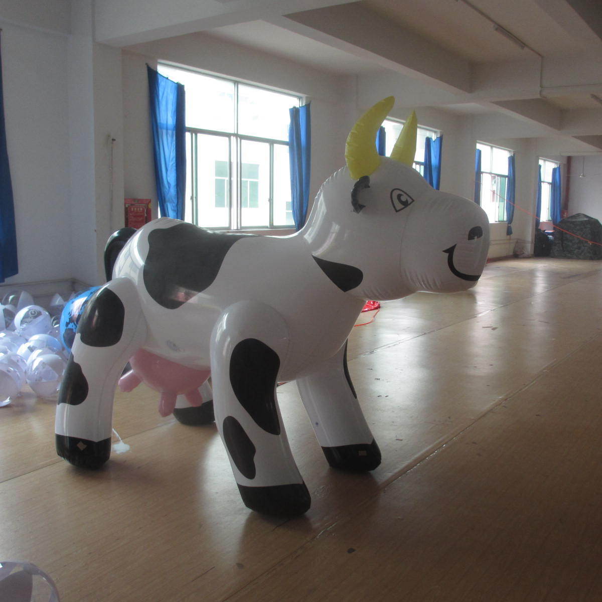 Personalized giant inflatable milk cow / blow up dairy cow for model decoration Toys Sports