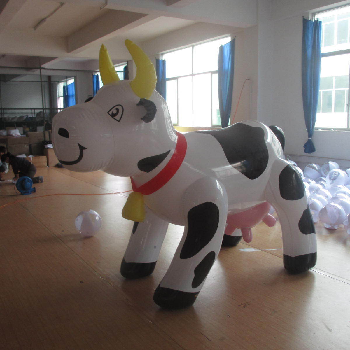 Personalized giant inflatable milk cow / blow up dairy cow for model decoration Toys Sports