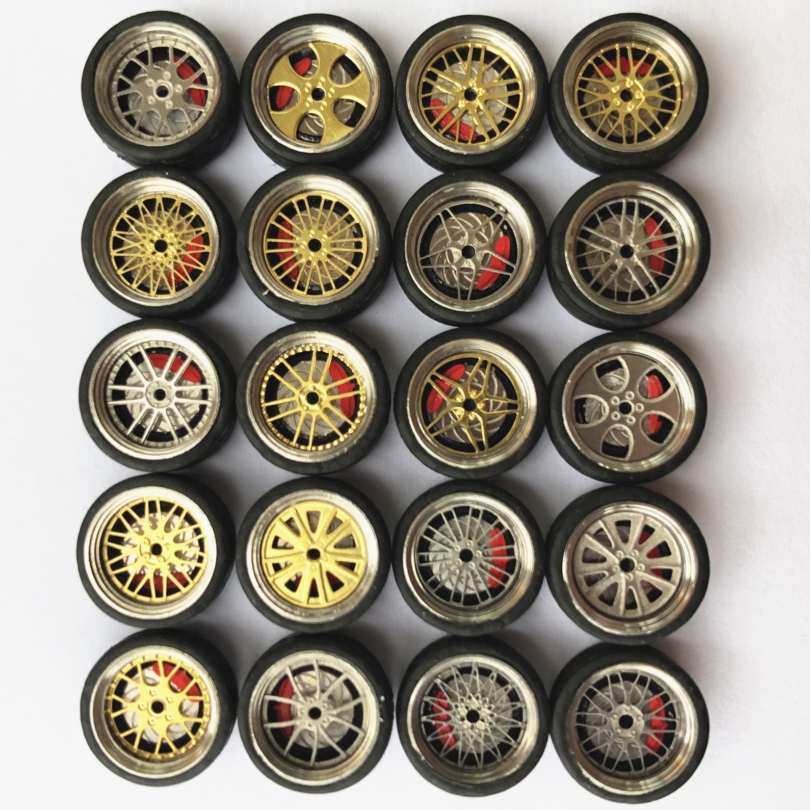 Metal Toy Car Accessories And Part KIT 1/64 Modified Wheel Caliper Wheel Hub With Brake Disc Rubber Tire 1:64 High Simulation