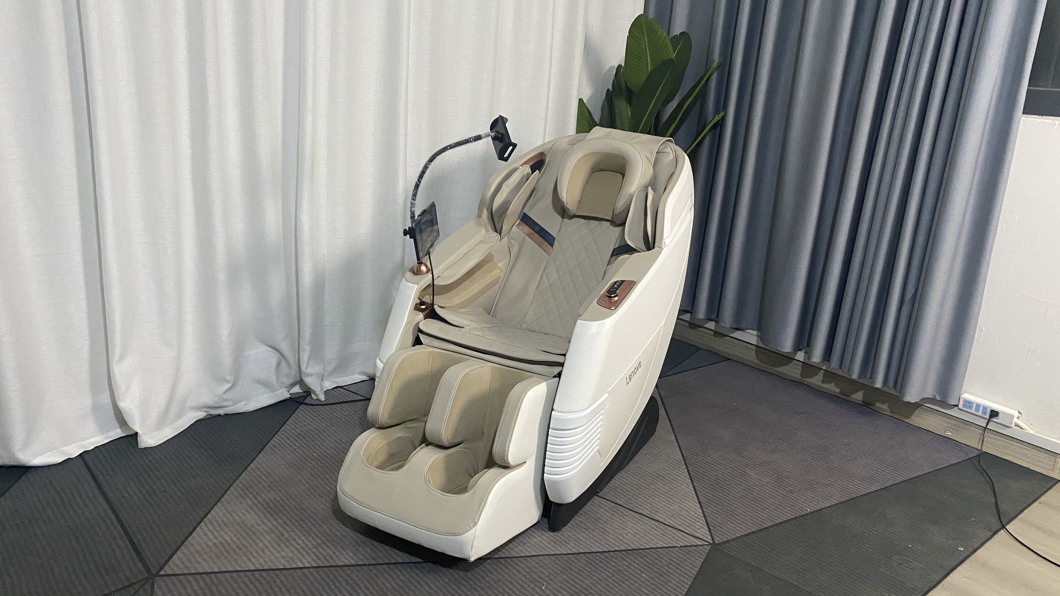 Hot Selling Electric 4d Capsule Massager Chair Luxury Zero Gravity Music SL Track Full Body Massage Chair