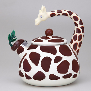 2.2LT/2.3QT. Beige Enameled Luzern Kettle Porcelain with Giraffe Design