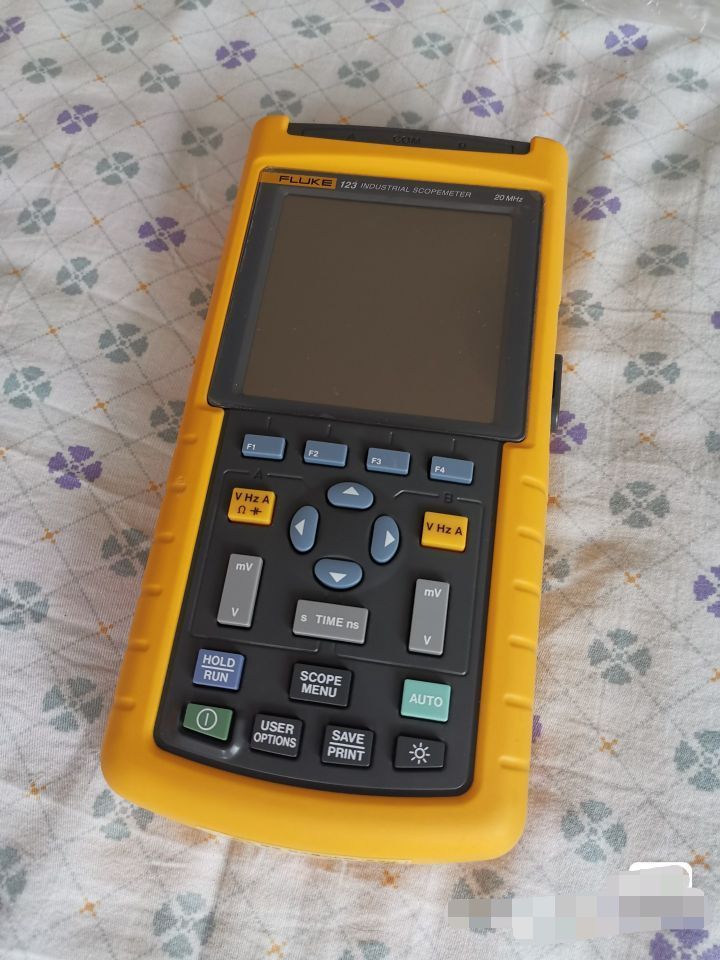 Fluke 123 Industrial Scopemeter Handheld Oscilloscope