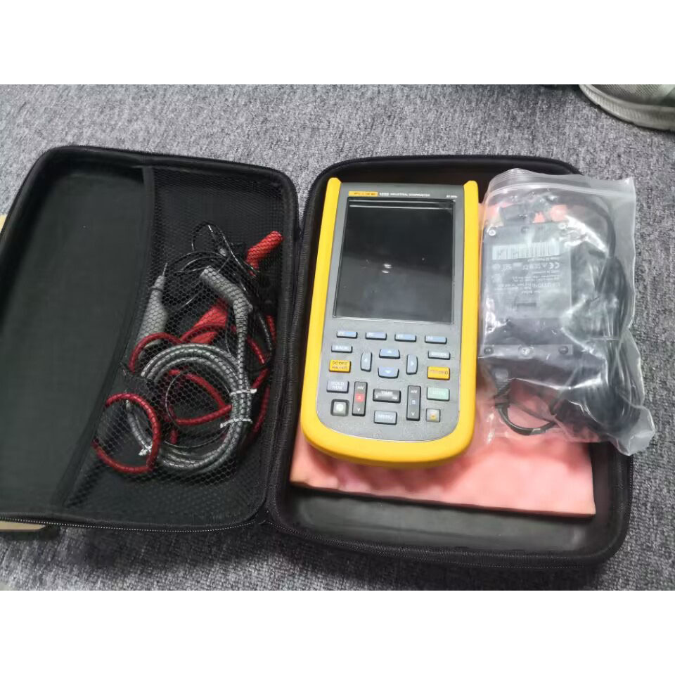 Fluke 123B Industrial ScopeMeter Dual-Input 20MHz HandHeld Oscilloscope USED