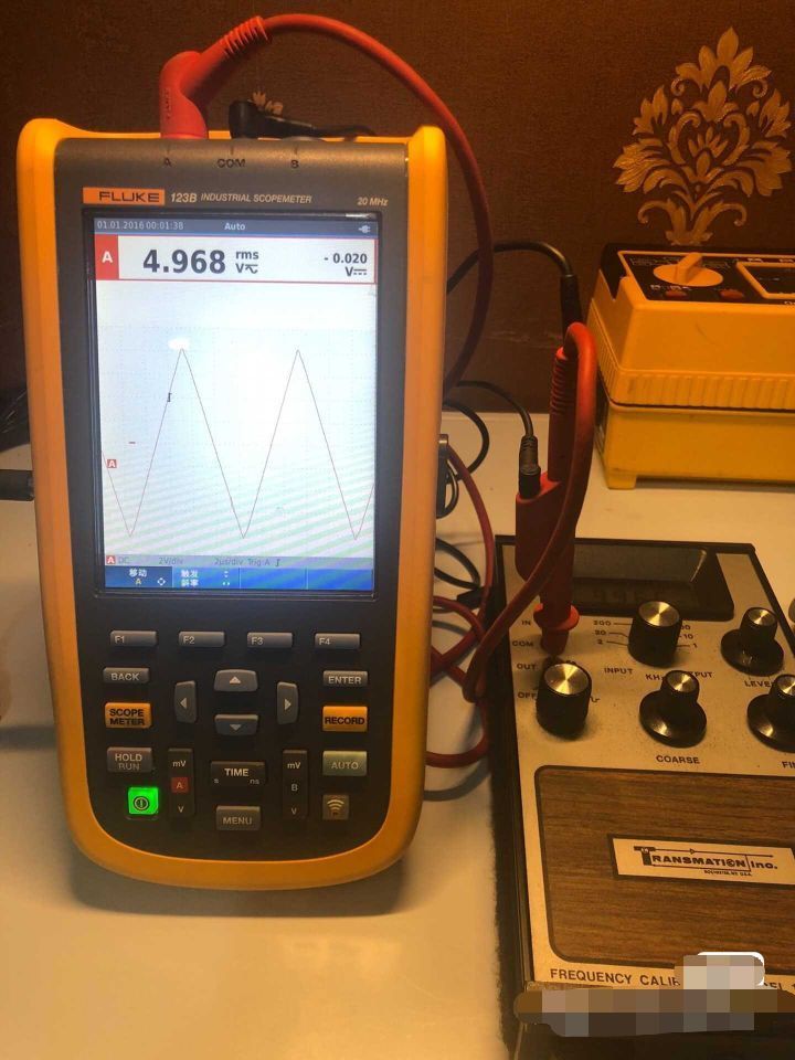 Fluke 123B Industrial ScopeMeter Dual-Input 20MHz HandHeld Oscilloscope