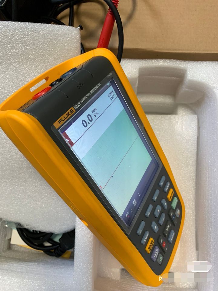 Fluke 123B Industrial ScopeMeter Dual-Input 20MHz HandHeld Oscilloscope