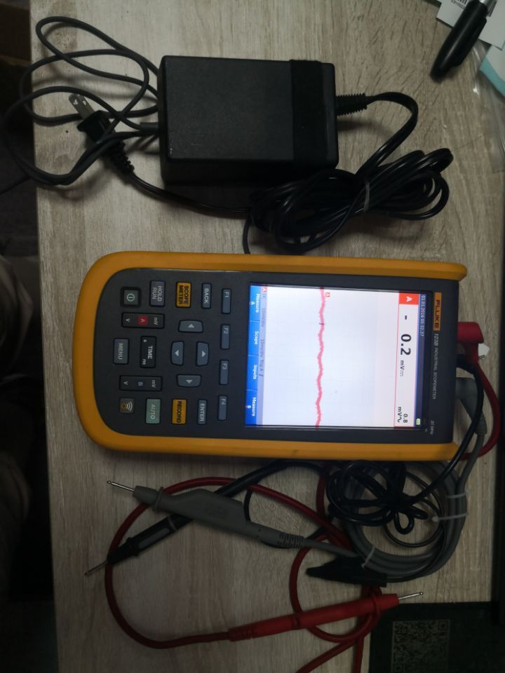 Fluke 123B Industrial ScopeMeter Dual-Input 20MHz HandHeld Oscilloscope USED