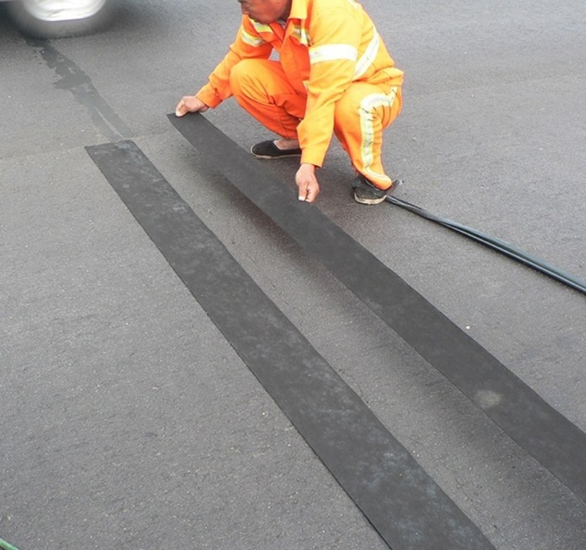 Self adhesive Asphalt driveway road joint sealing solution Crack Repair pavement Tape