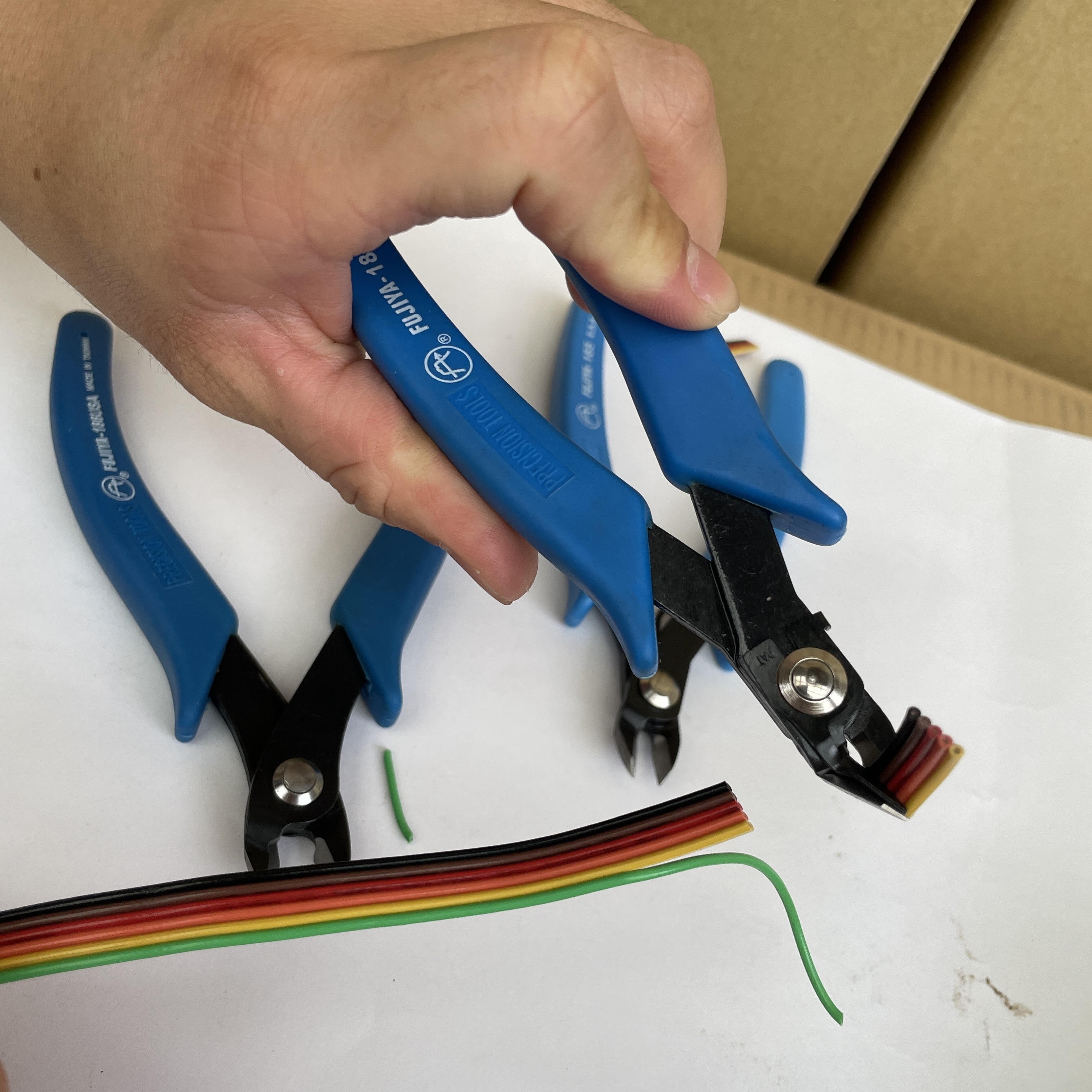 Fujiya 145mm Electrical cutting diagonal pliers TPR material handle