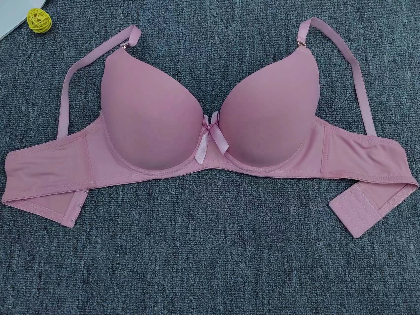 OEM Solid color Surface Fashion Simple Push Up Support lifting Glossy Breathable Daily Seamless With Ladies 's comfort bra