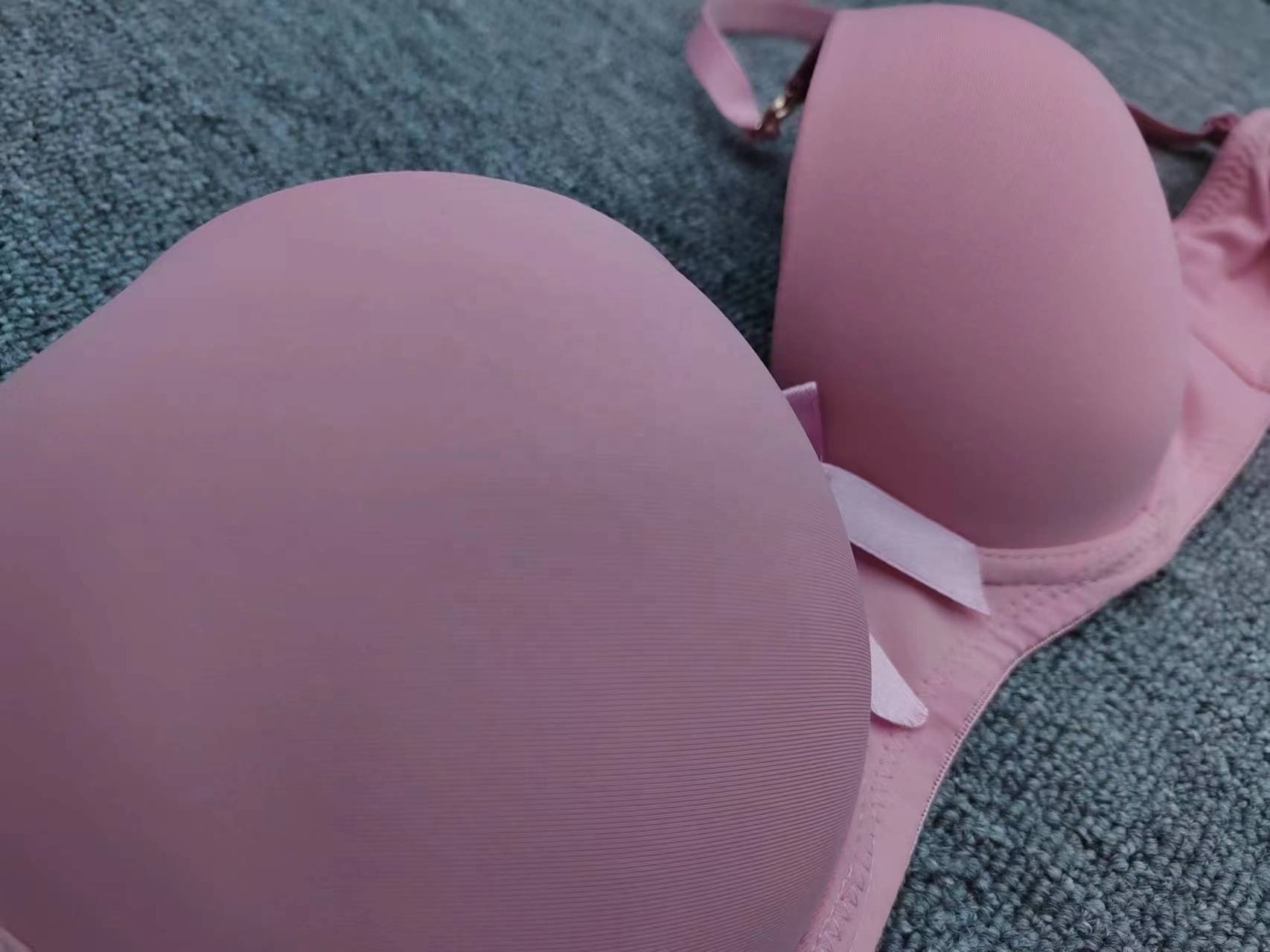 OEM Solid color Surface Fashion Simple Push Up Support lifting Glossy Breathable Daily Seamless With Ladies 's comfort bra