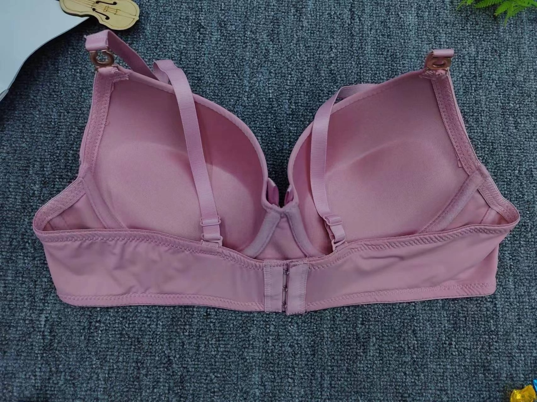 OEM Solid color Surface Fashion Simple Push Up Support lifting Glossy Breathable Daily Seamless With Ladies 's comfort bra