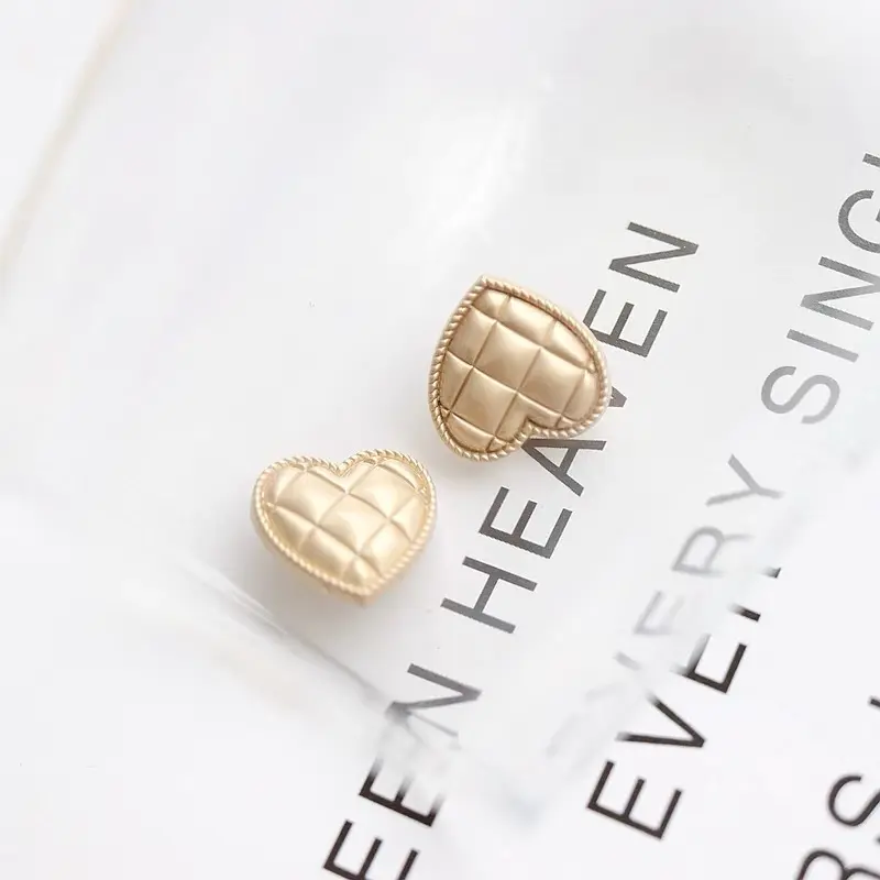 Fashion Design Custom Logo Sewing Buttons Hollow Bee Gold Metal Shank Button For Clothes