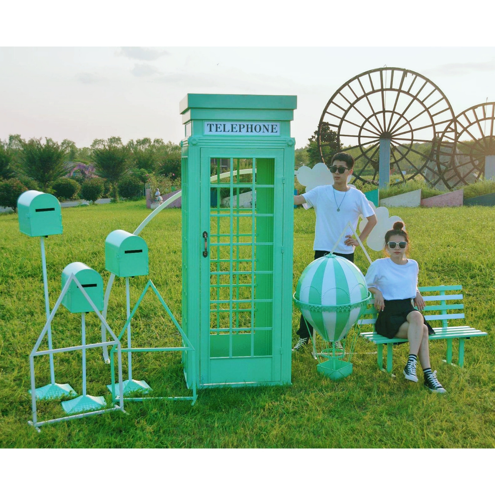 Customized Retro British Pink Phone Booth Bench Outdoor Decoration Prop Antique Telephone Booth