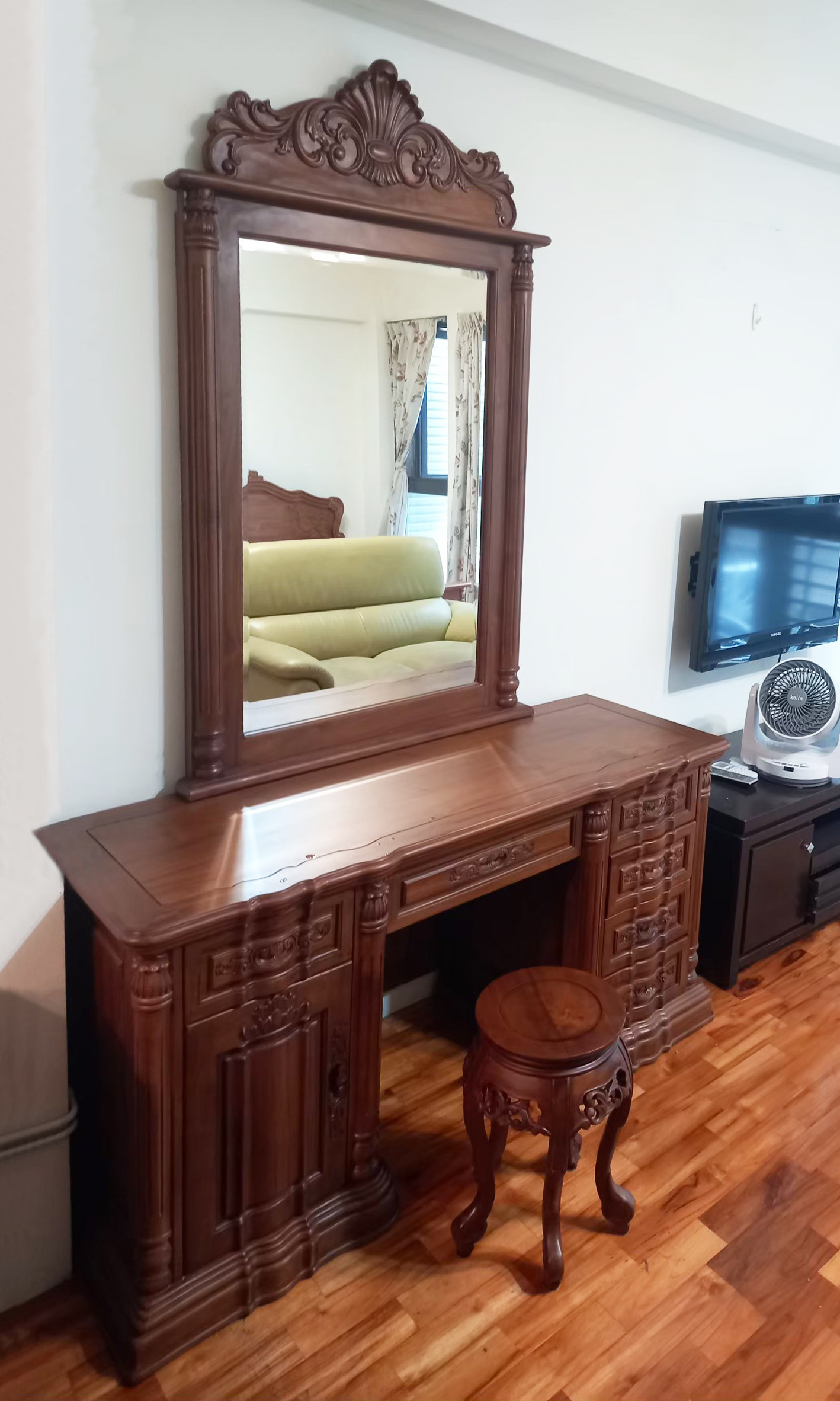 Royal European Style Handmade Carved Teak Wood Vanity Table with Mirror and Dressing Stool for Bedroom