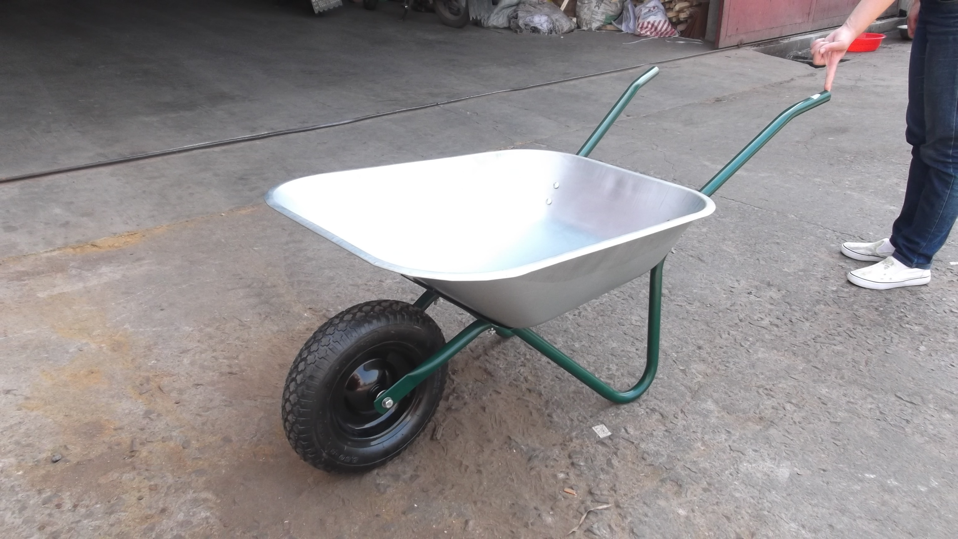 Loading 120kg metal tray concrete construction metal Wheelbarrow For Construction WB6204