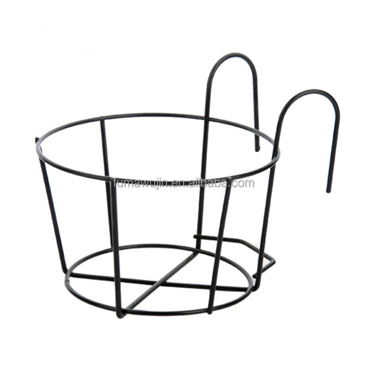 Wholesale round iron hanging guardrail flowerpot hanger black and white outdoor plant pot holder