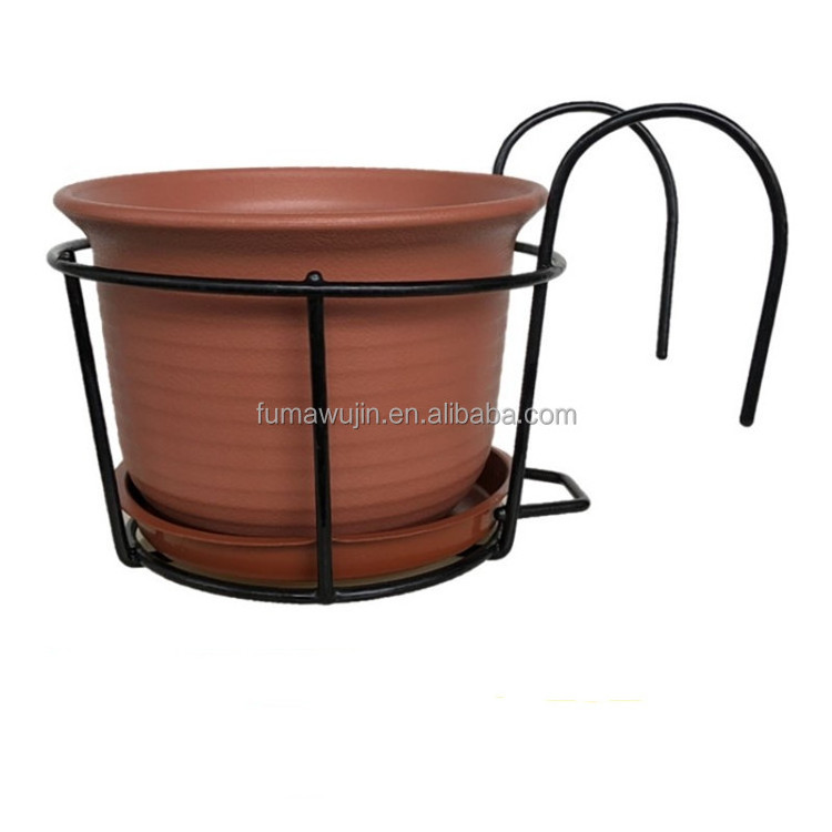 Wholesale round iron hanging guardrail flowerpot hanger black and white outdoor plant pot holder