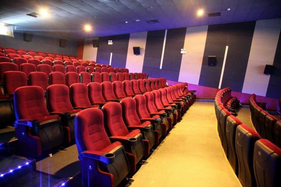 Modern Cinema Chairs Prices,Luxury cinema seat theatre cinema movie chair with drink holder,Fabric cinema chair manufacturer