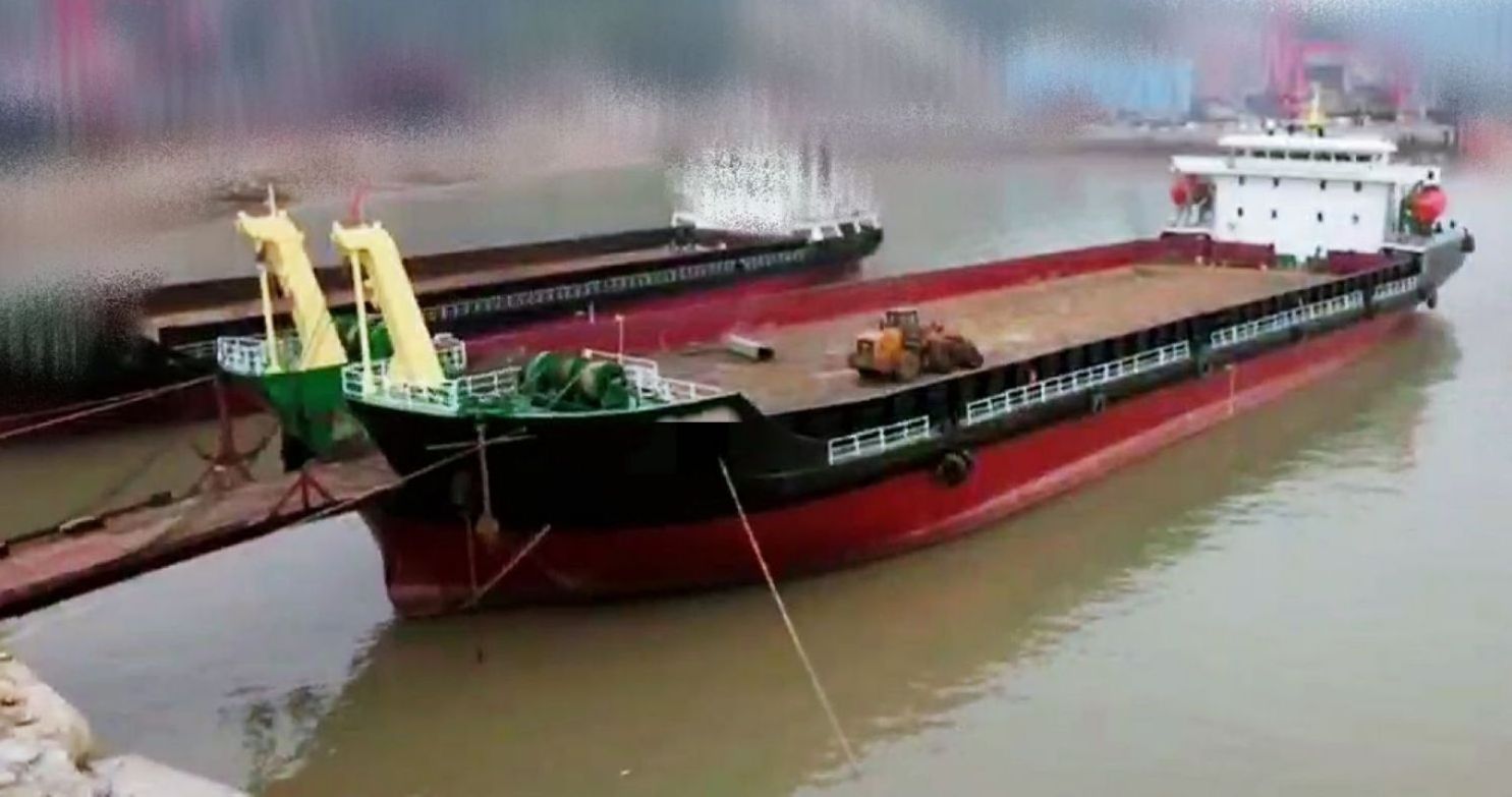 Sale of used 7800 tons of  rear drive deck barge