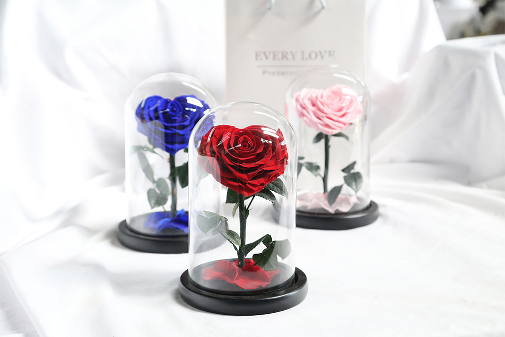 Hot Sale Interior Home Wedding Decorations Luxury Heart Shape Flowers Glass Dome Preserved Rose