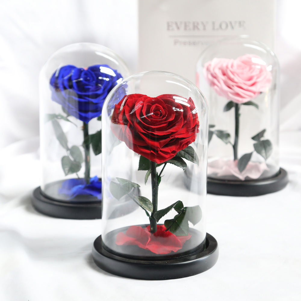 Hot Sale Interior Home Wedding Decorations Luxury Heart Shape Flowers Glass Dome Preserved Rose