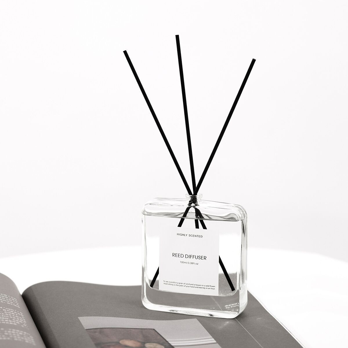 New Design Luxury Custom Private Natural Stick Transparent Glass Bottle Reed Diffuser With Gift Box