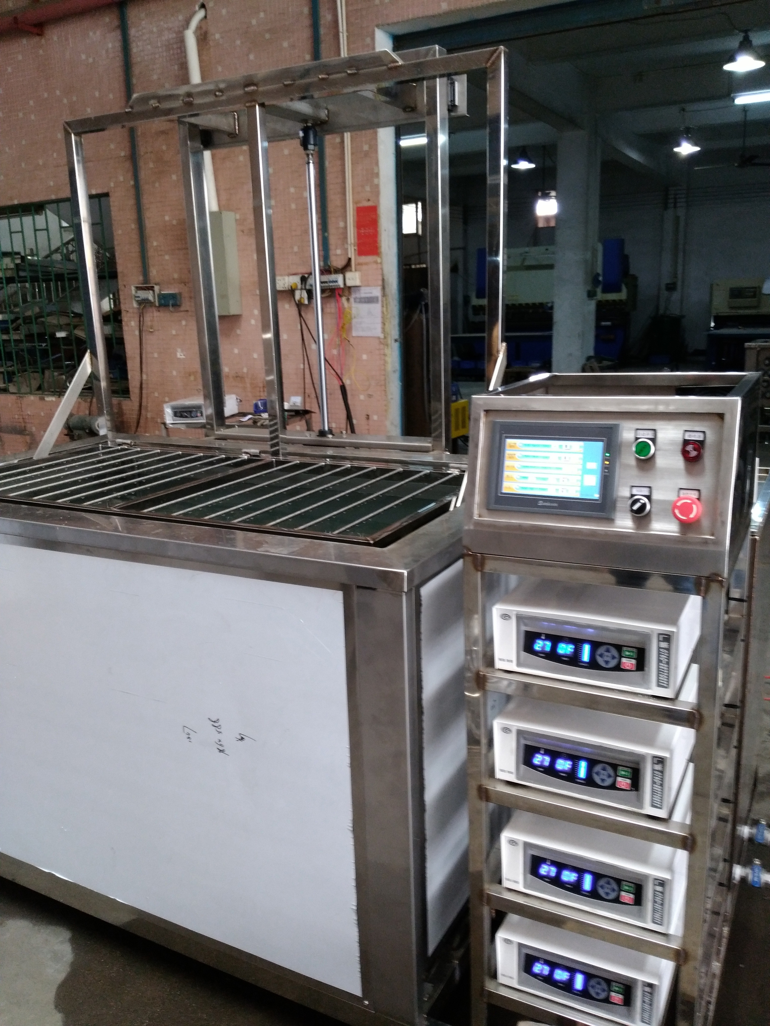 Automatic ultrasonic cleaner with pneumatic lift PLC controlled for wheel rim cleaning