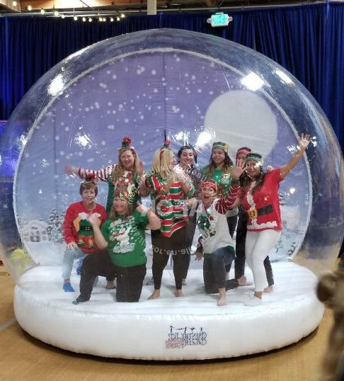 SZL Outdoor 4M Attractive New Year Inflatable Giant Snowglobe Human Size Snow Globe Blow Up