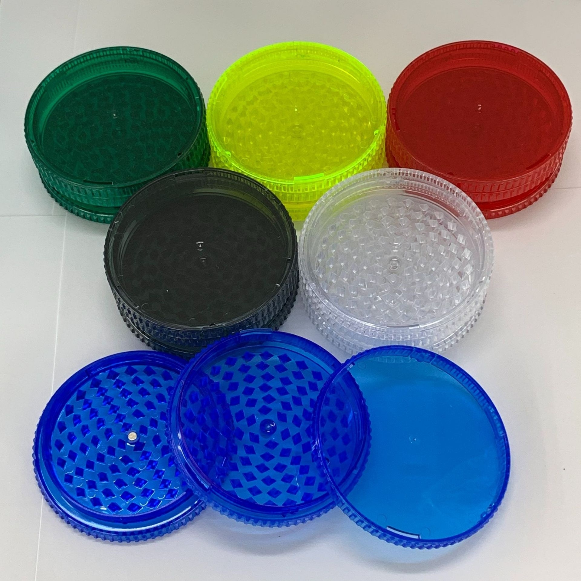 Custom logo big size 91mm plastic herb grinder 3 layers  manual smoke grinder  wholesale smoking accessories