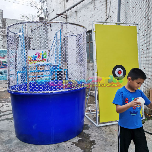 Interactive kids adults jeux gonflables commercial inflatable dunking machine dunk tank for sale