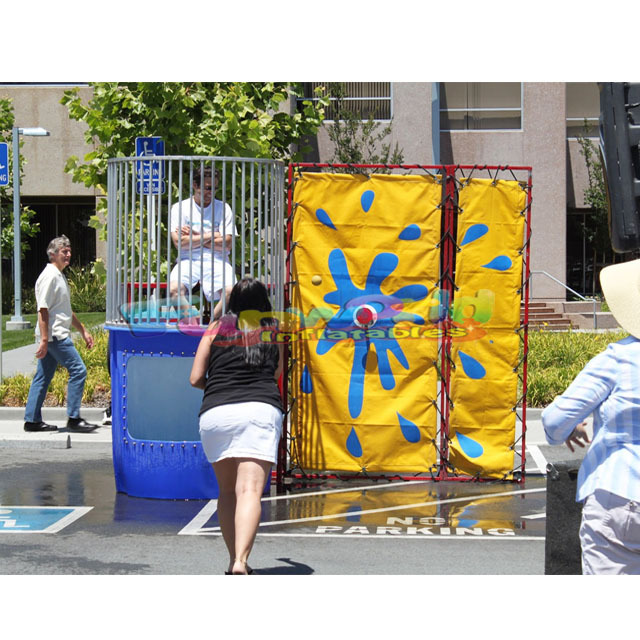 Interactive kids adults jeux gonflables commercial inflatable dunking machine dunk tank for sale