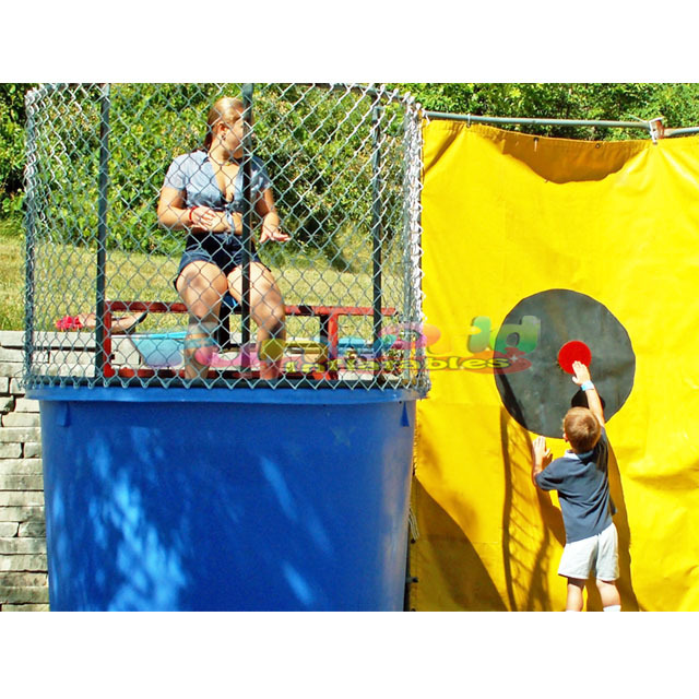 Interactive kids adults jeux gonflables commercial inflatable dunking machine dunk tank for sale