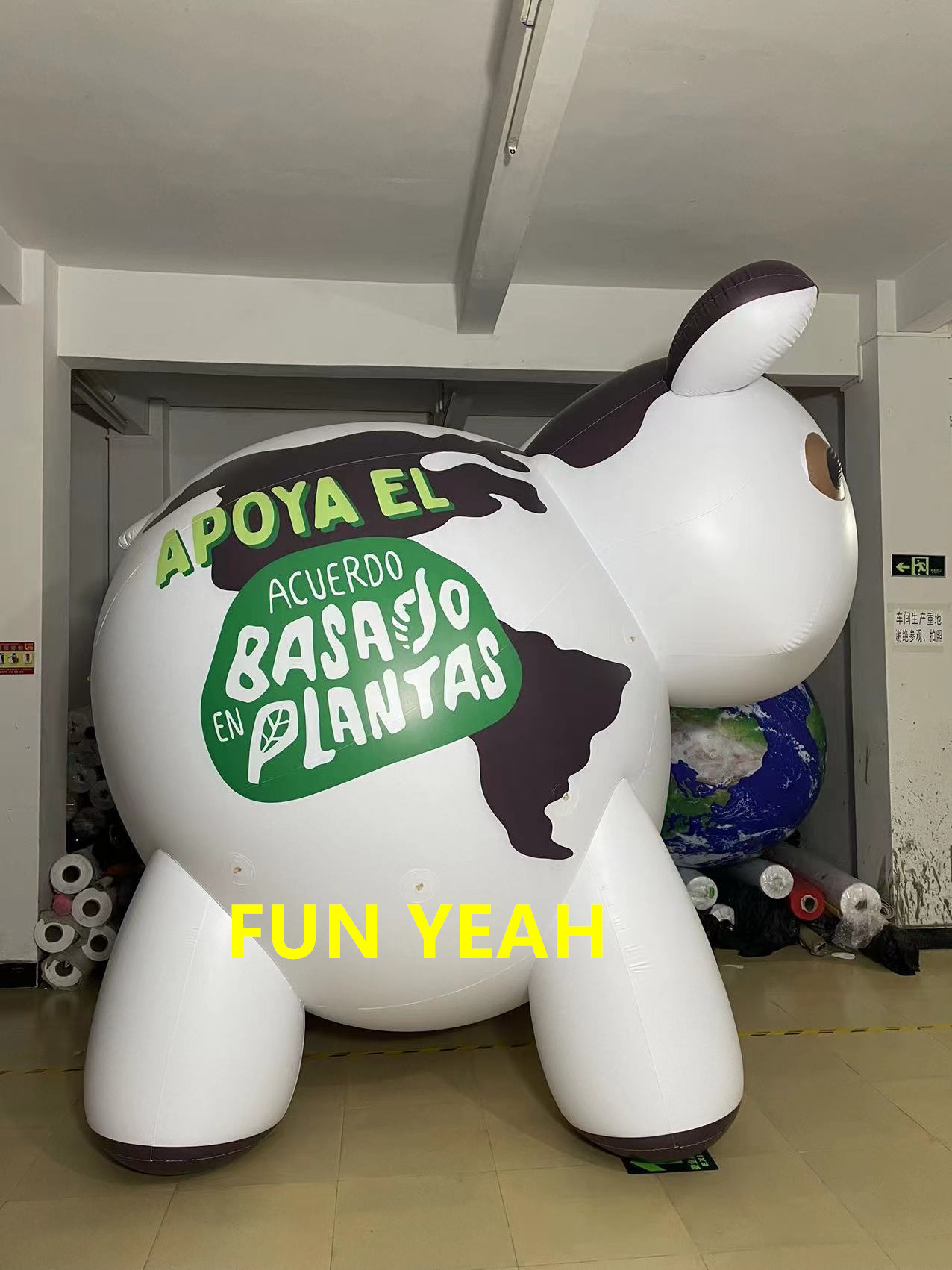 Inflatable Advertising Figures Giant Inflatable Cow 3m 5m Inflatable Dairy Cow with Custom Printings for Event Promotion