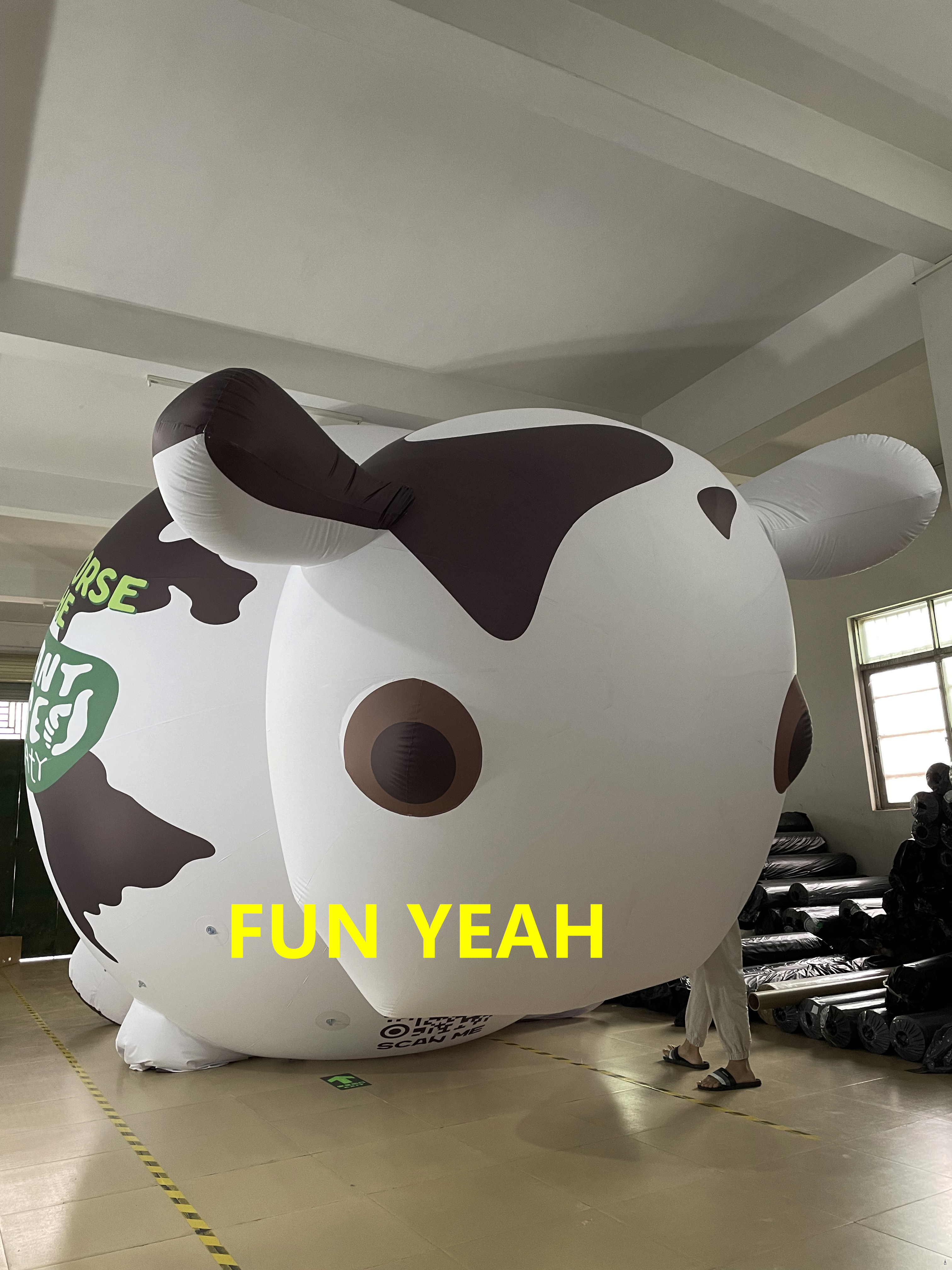 Inflatable Advertising Figures Giant Inflatable Cow 3m 5m Inflatable Dairy Cow with Custom Printings for Event Promotion