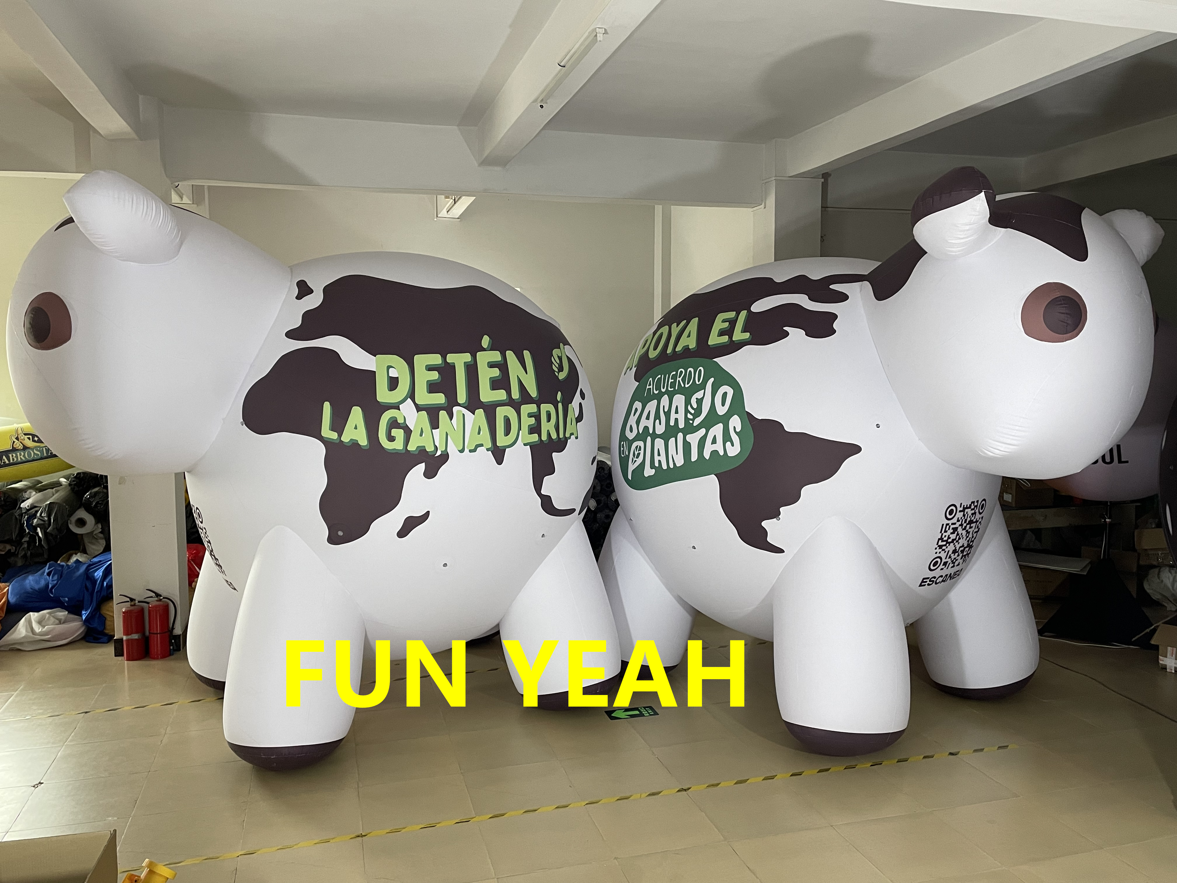 Inflatable Advertising Figures Giant Inflatable Cow 3m 5m Inflatable Dairy Cow with Custom Printings for Event Promotion