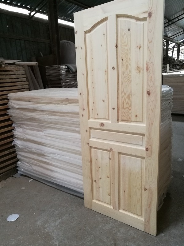 High quality solid wooden knotty pine entry interior door minimalist design finished surfaced interior entry door ready stock