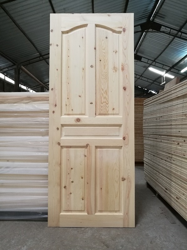 High quality solid wooden knotty pine entry interior door minimalist design finished surfaced interior entry door ready stock