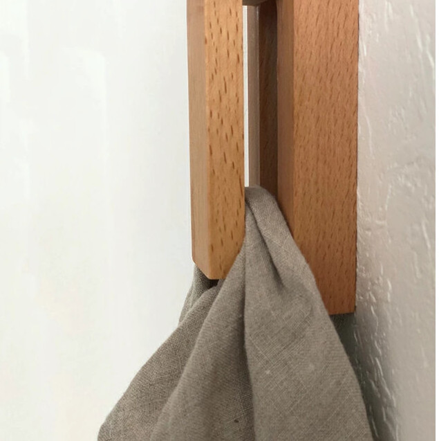 Wooden mounted bath towel rack with small volume and light weight