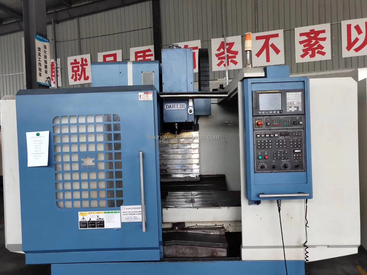 Vertical Machine Center DAHLIH 1020 Company Used 3 Axis Turning Cnc Vertical Machine Center metal tool machinery