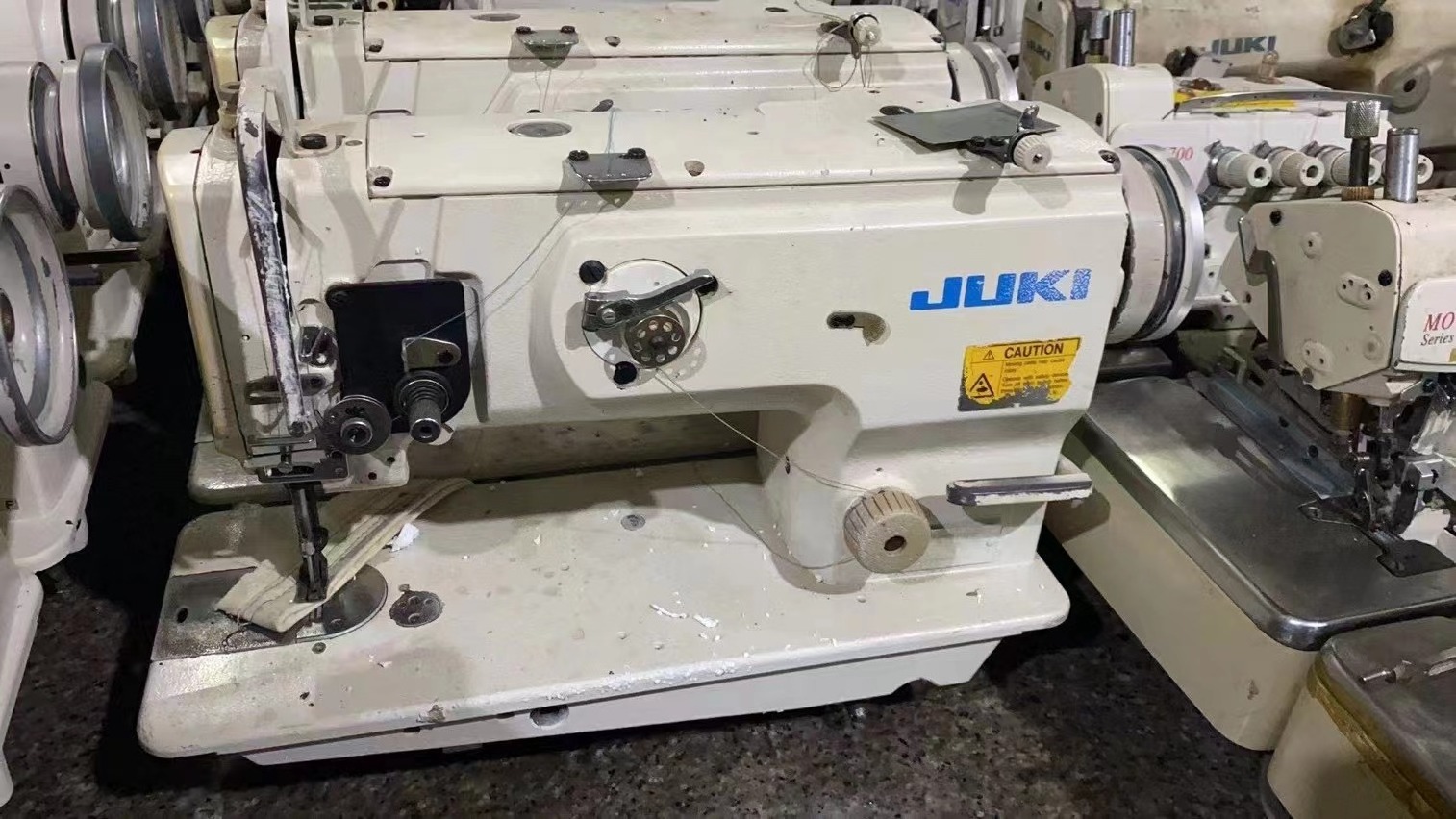 Second Hand 1 Needle JUKIS DNU-1541 Heavy Duty Walking Foot LOCKSTITCH Sewing Machine for Leather Material Manual HIGH-SPEED