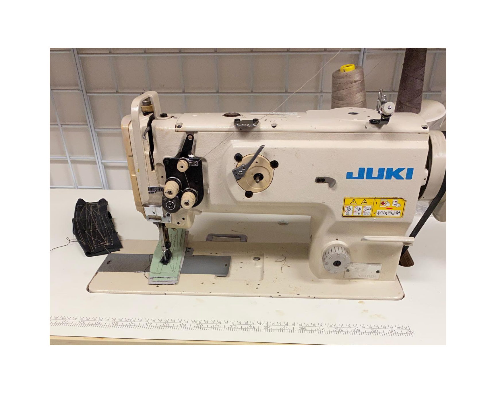 Used High Quality Jukis 1508 1-Needle Unison Feed Lockstitch Sewing Machine With Vertical-axis Large Hook Best Price