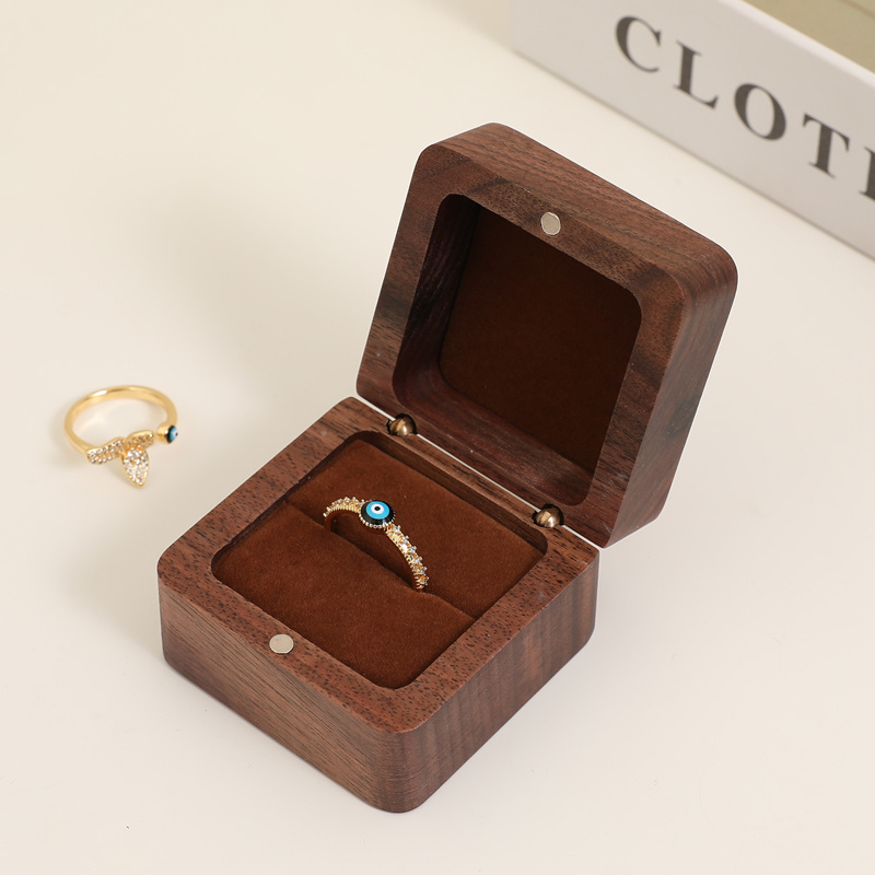 Custom Logo Square Wood Ring Box Packaging Walnut Luxury Gift Ring Case Mini Boxing Ring Wedding Jewelry Display Storage Box