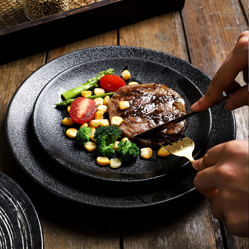 Japanese Wholesale Breakfast Restaurant Round Black Ceramic Retro Steak Bulk Porcelain Plate