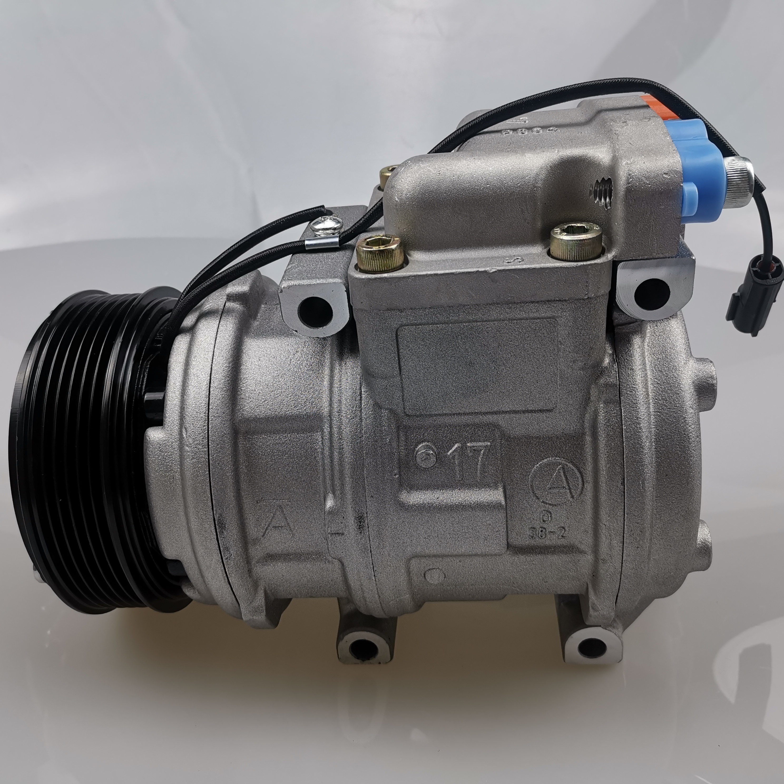 SAIC MAXUS V80 Original Air conditioning compressor SE10B17 C00000074