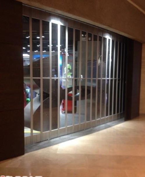 Commercial Grade Interior Accordion Folding Doors Vertical Polycarbonate Garage and Patio Doors with Screens Finished Surface