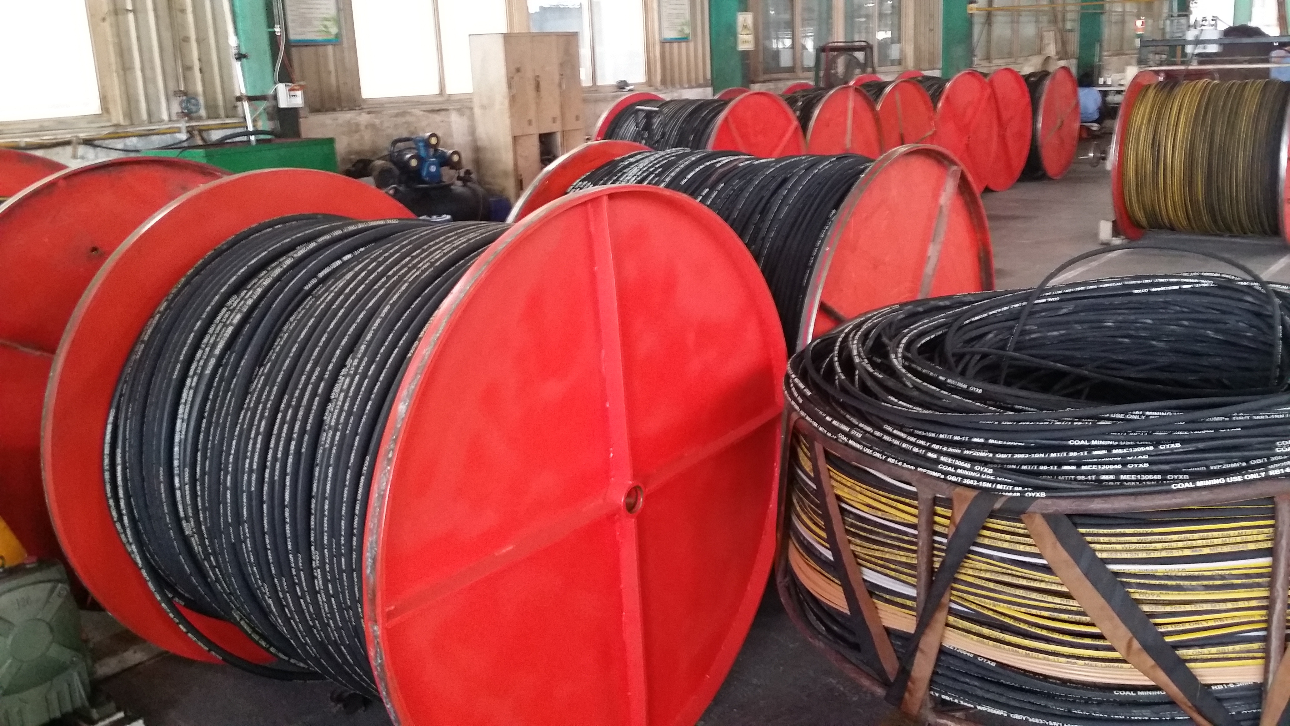 High pressure 4000 psi heated robust excavator 1 4 inch hydraulic hose suppliers Steel wire braided hydraulic hose EN 856 4SH 4S