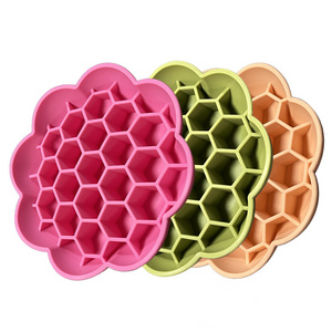 Customized New Honeycomb Slow Food Bowl Dog Bowls Silicone Pet Cat Anti Slip Dog Feeding Dog Slow Feeder Bowl