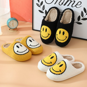 Wholesale Cute Thick-Soled Smile Slippers Smile Face Pattern Slides Ladies Winter Indoor Flat Warm Happy Face Home Slippers